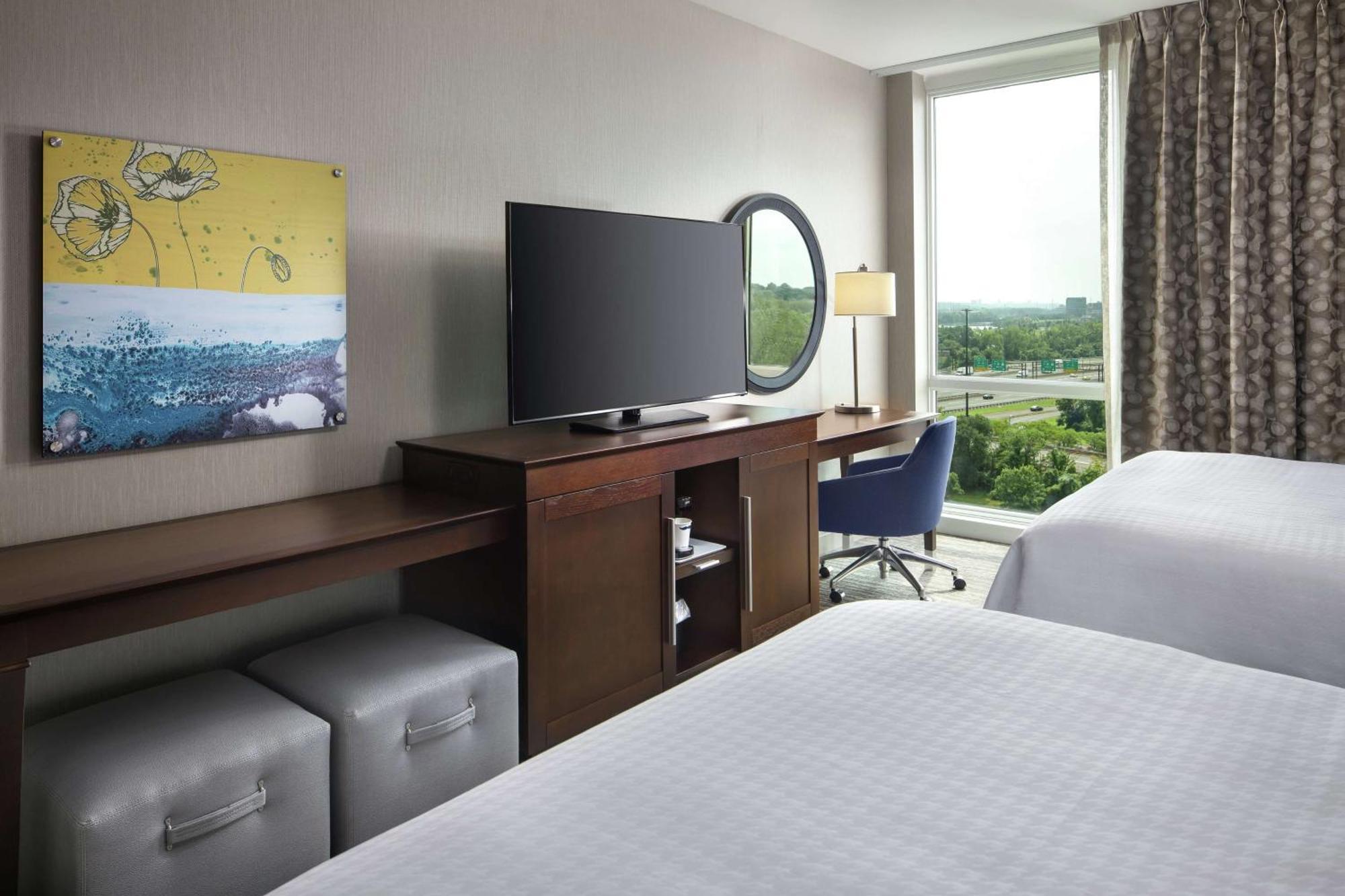 Hampton Inn & Suites Teaneck/Glenpointe Екстериор снимка