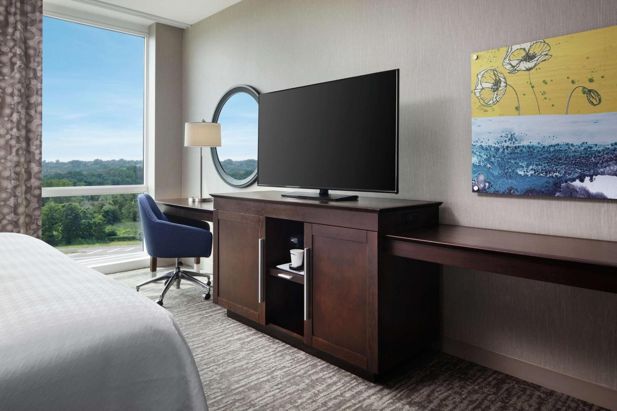 Hampton Inn & Suites Teaneck/Glenpointe Екстериор снимка