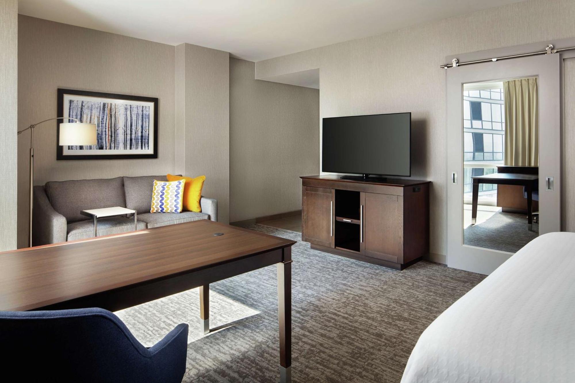 Hampton Inn & Suites Teaneck/Glenpointe Екстериор снимка
