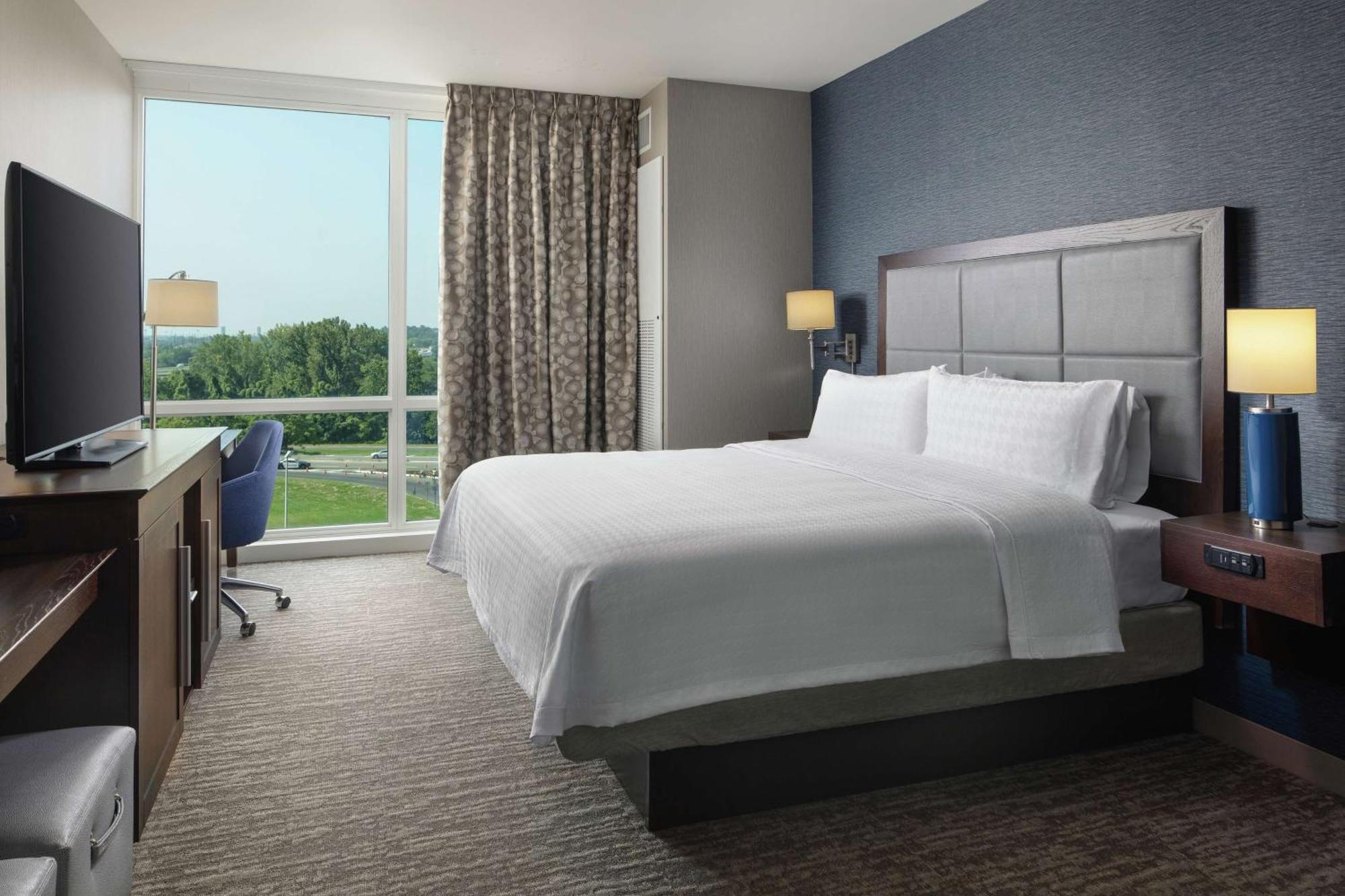 Hampton Inn & Suites Teaneck/Glenpointe Екстериор снимка