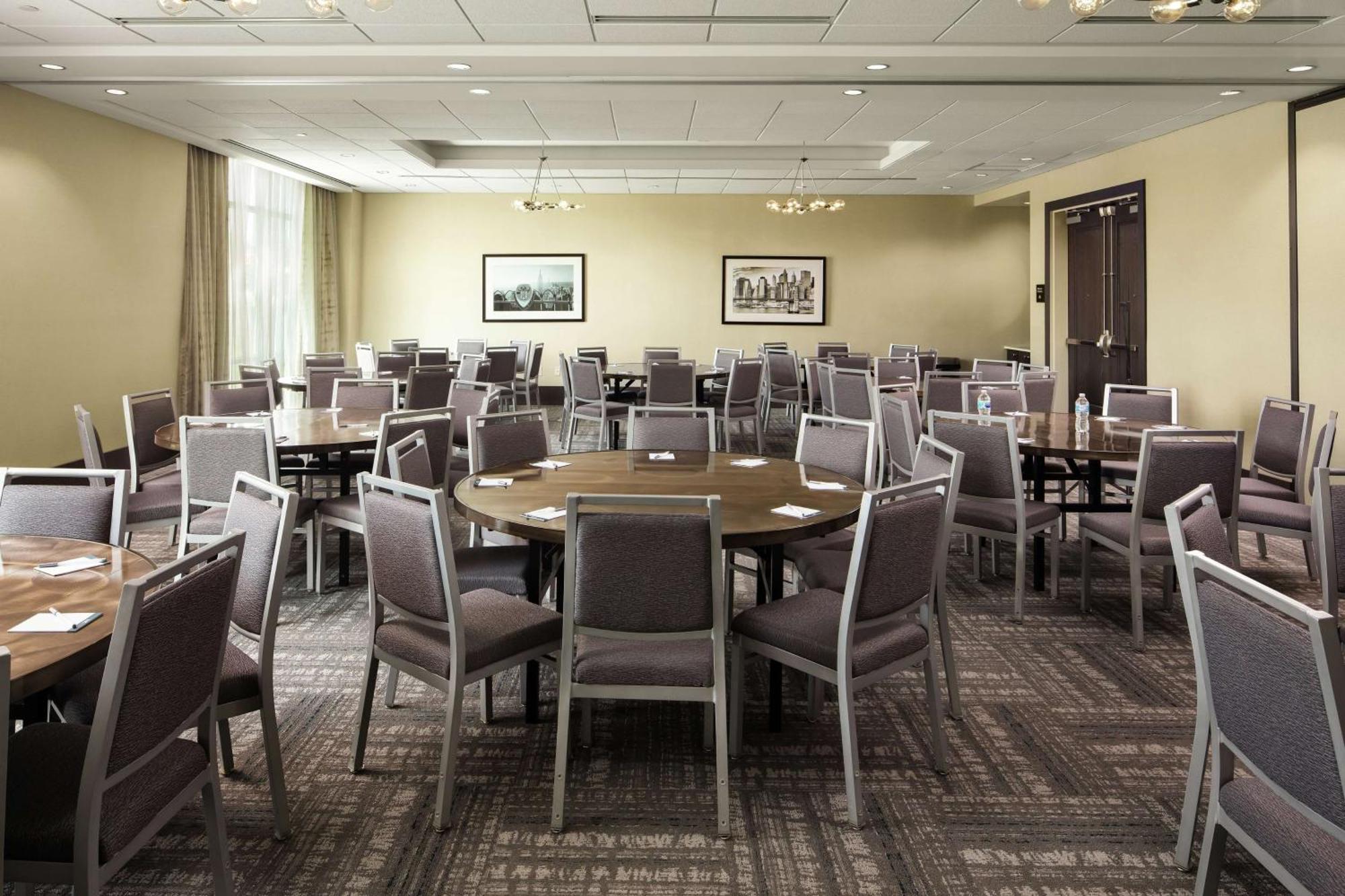 Hampton Inn & Suites Teaneck/Glenpointe Екстериор снимка