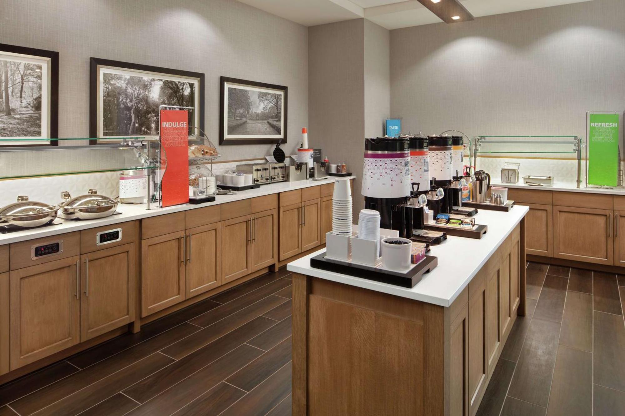 Hampton Inn & Suites Teaneck/Glenpointe Екстериор снимка