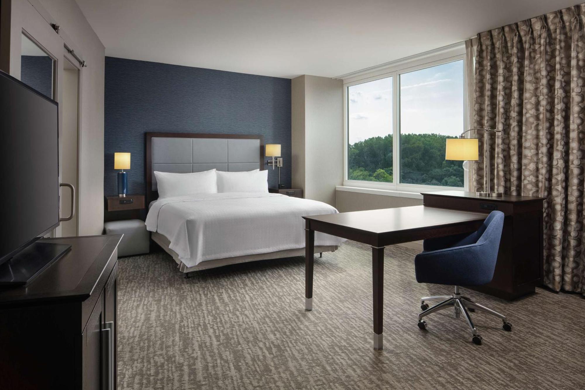 Hampton Inn & Suites Teaneck/Glenpointe Екстериор снимка