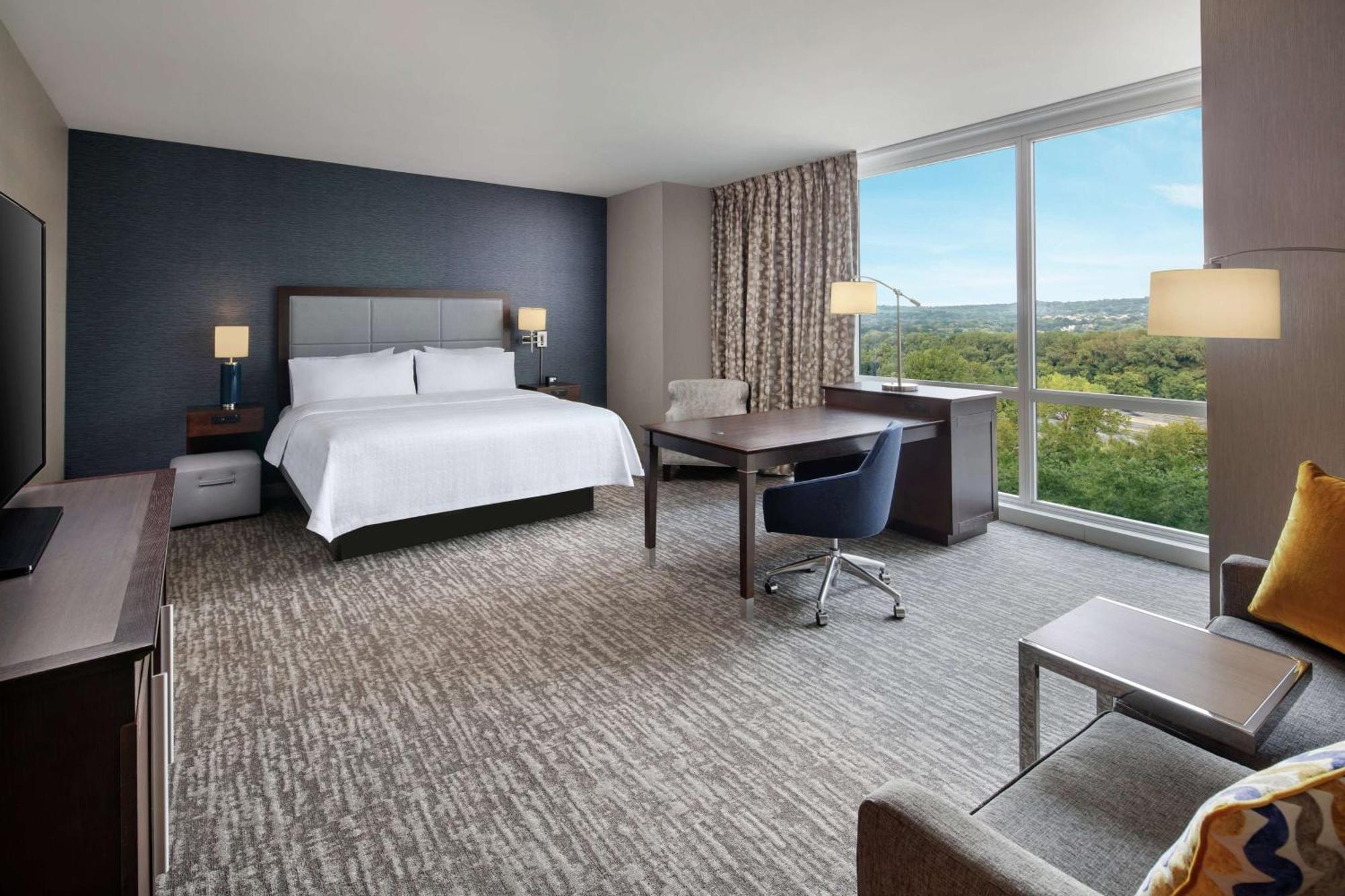 Hampton Inn & Suites Teaneck/Glenpointe Екстериор снимка